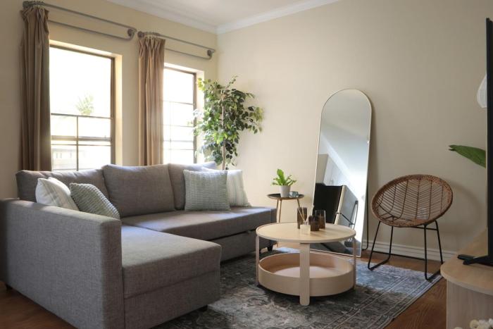 Downtown Santa Monica 1BR Free Parking & Pool