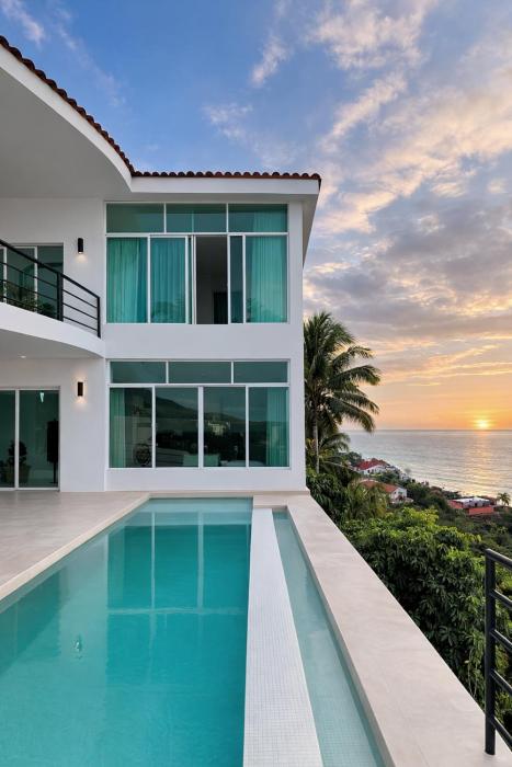 Two-Bedroom Apartment with Panoramic Ocean View and Zona Romantica