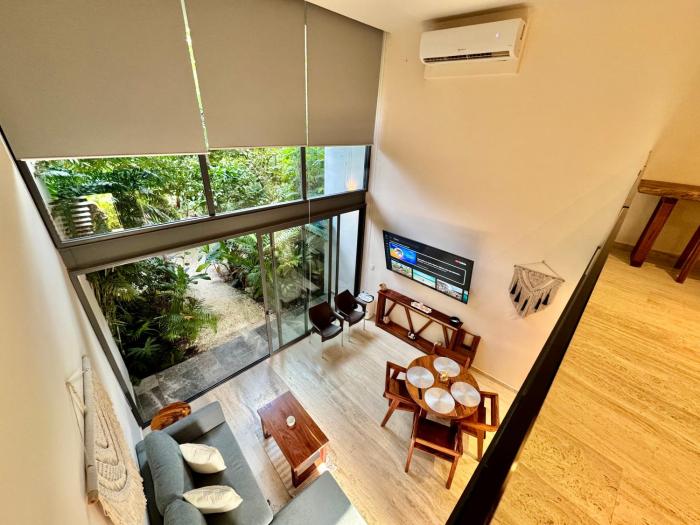 Luxury Loft minutes from the sea!