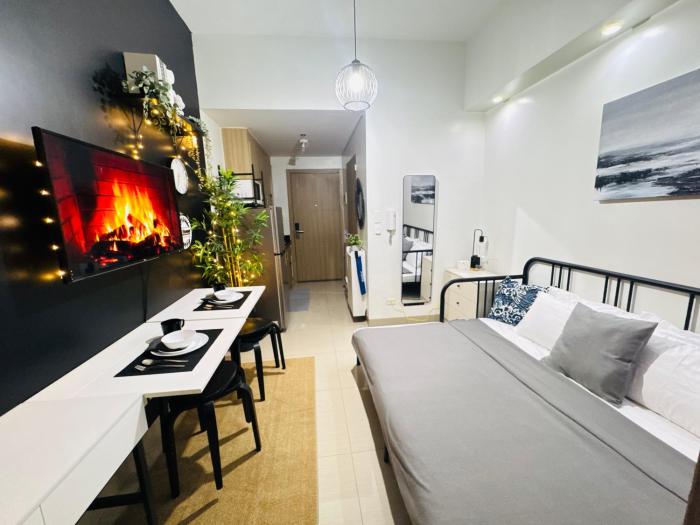 Cozy Poolview Nest, MOA, Netflix, Disney