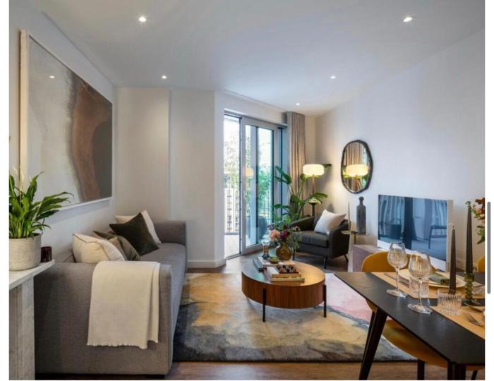 Modern 2Bed Flat in Battersea - Long Stays Fast Wi-Fi