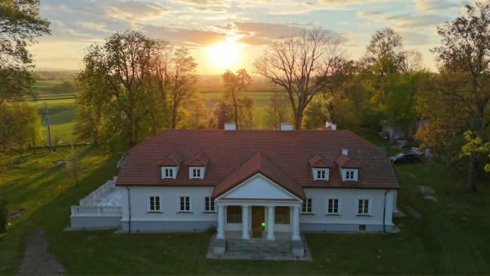 Dwór Tadeusza Reklewskiego w Górach Świętokrzyskich w Czajęcicach