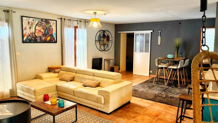 Maison 120m2 avec Piscine Spa et jardin idéal familles et professionnels