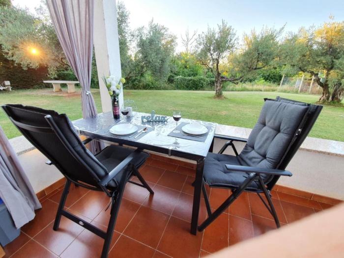 Bright accommodation near the sea in Zambratija