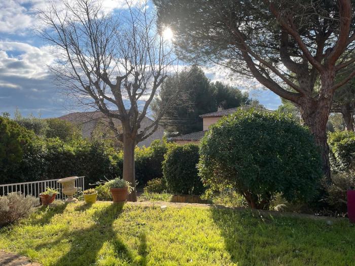 Apartment with garden, close to Capelan cove