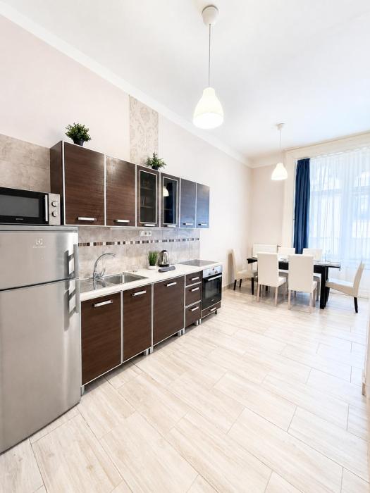 Fashion Street Spacious 2 Bedroom Apartment