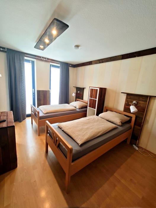 STAY Kanalhaus - Zentral, 3 Schlafzimmer, Einzelbetten, self check-in, 3 Parkplätze, WLAN