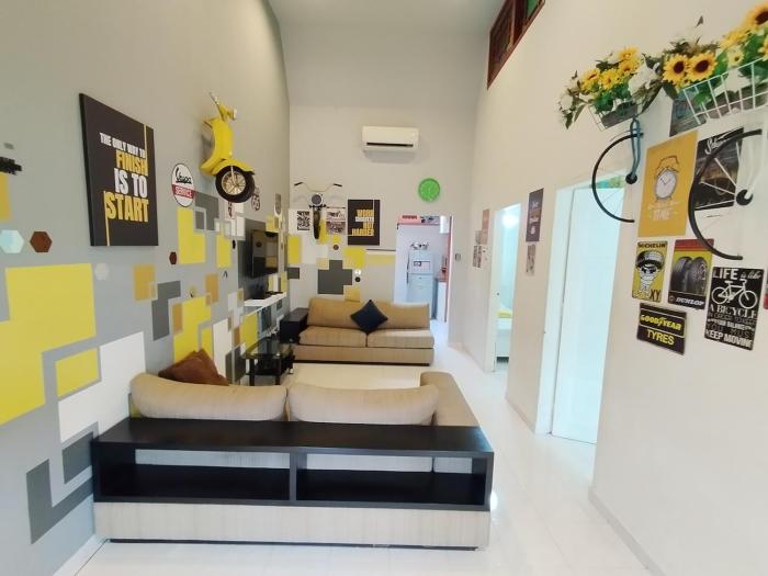 Spacious Landed House 13 Pax BBQ Corner Lot