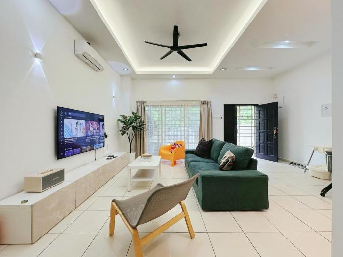 Premium doublestorey BM Alma 12pax near Aeon-Lotuss
