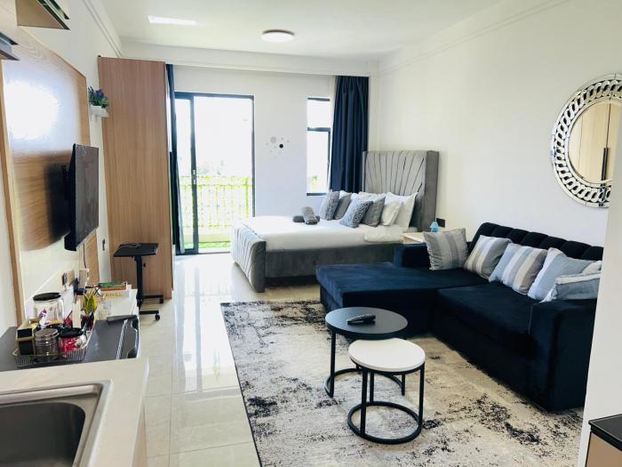 Nyvin Haven at The Loftel