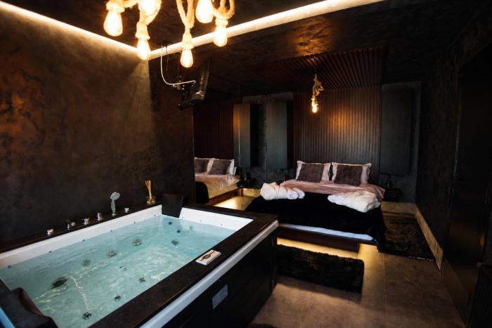 JacuzziNoirHouse