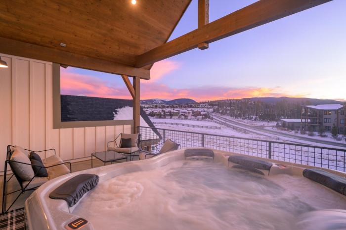 Downtown WP Villa 38 I Private Hot Tub I Great Views I Activity Program