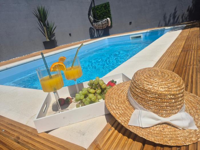 Luxury apartment Duće with private pool