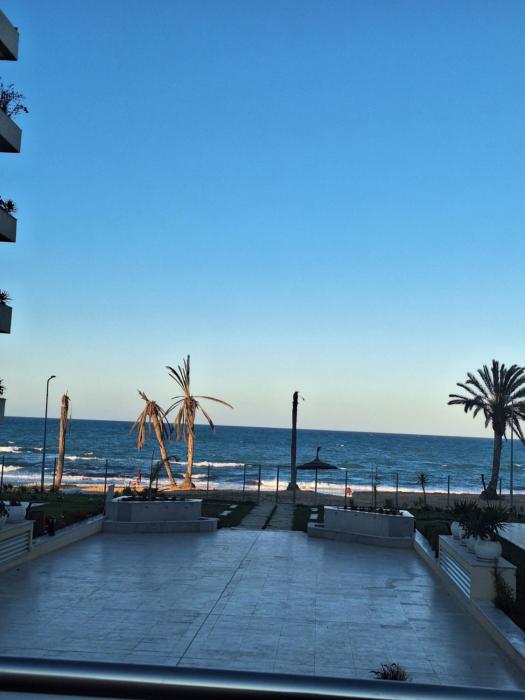 Appartement vue imprenable sur mer, résidence pieds dans leau avec piscine C1