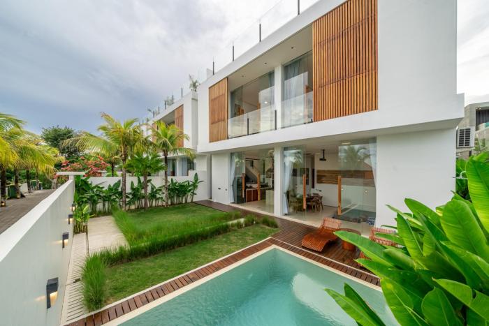Karma Villa - Spacious Ocean View Stay with Pool & Rooftop