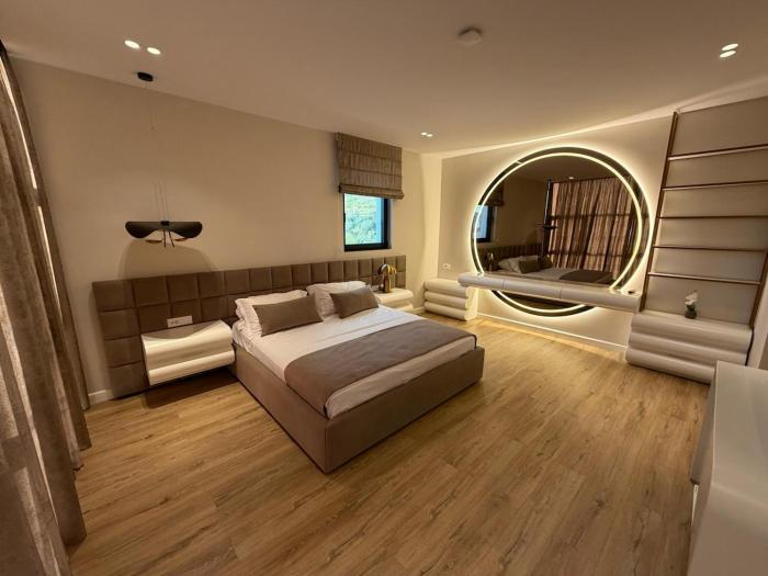 Luxury Pool Villa Paskuqan - Lakeside