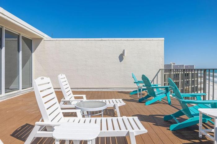 Beachfront Edgewater Penthouse 3bd3ba FREE beach chairs