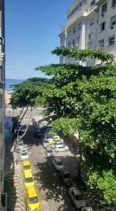 Quarto com vista lateral a 30 metros da praia
