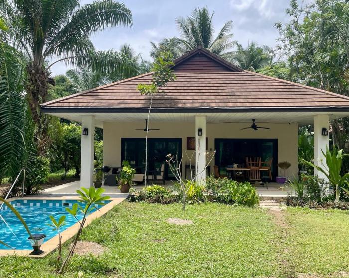 Butterfly Garden Pool Home with Mountain View