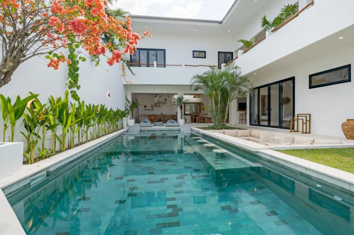 Villa Kleoa - Luxury 4BR Villa Walking Distance to Seseh Beach