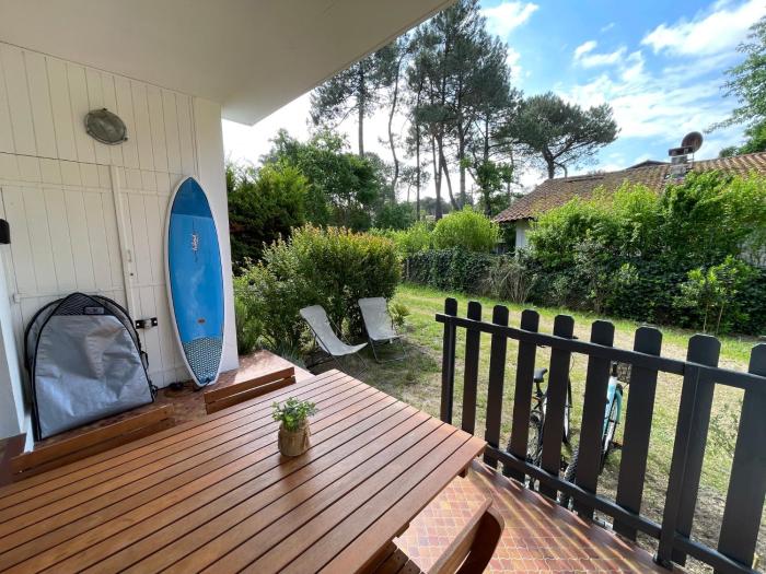 Appartement avec chambre, terrasse et jardinet proche plage, forêt pins, piste cyclable, lac
