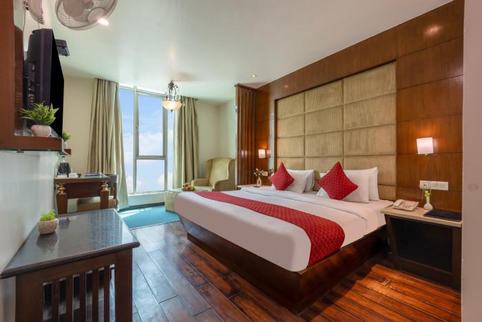 Hotel Aura Near New Delhi Railway Station