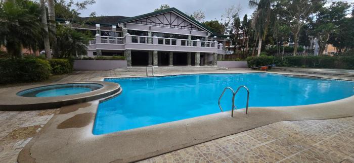 4 to 8 pax, Staycation Tagaytay Albizia, exclusive parking, can cook, pet friendly, wifi, netflix