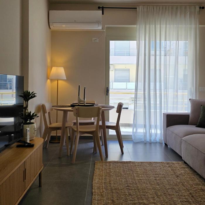 Troys Seaview Apartment