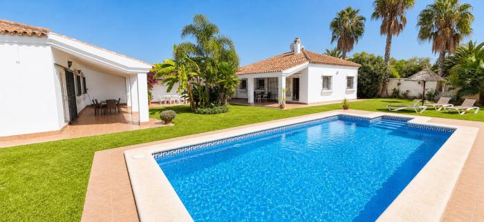 Andalusian patio villa 12 pax with private pool