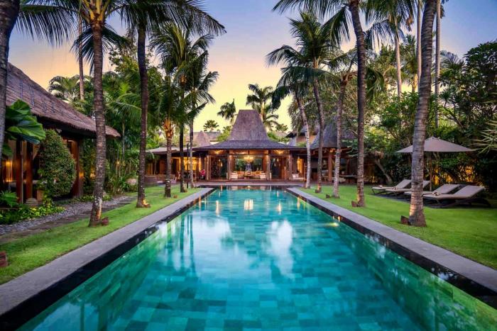 Luxury Villa Seminyak 5BR, 20m Pool, Near Beach