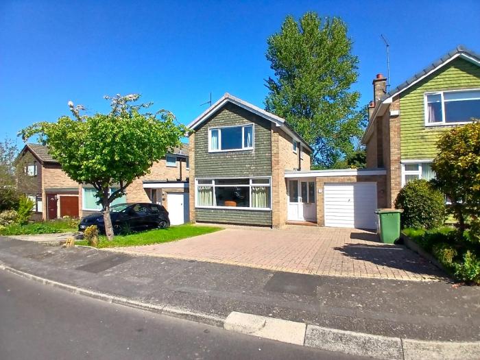 House near moors, 10 minutes walk to high street