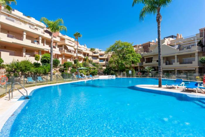 Sunny Terrace Apt in Golf Valley with Pool