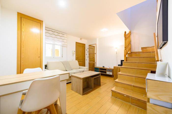 PRA10 - Piso de 2 dormitorios con balcón y 2 baños, en el centro de Madrid - Alquiler temporal