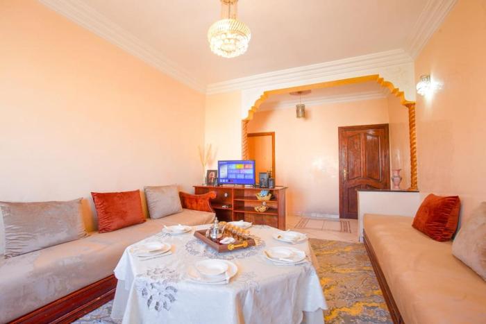 Moroccan Apartment 10 min to Beach Fast WiFi