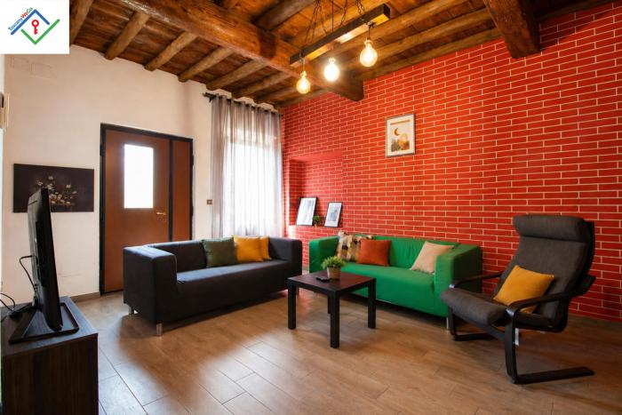 Casa a Firenze - 7 Ospiti, 3 Camere, 2 Bagni, Cucina, Soggiorno, WiFi Free, Parcheggi Free
