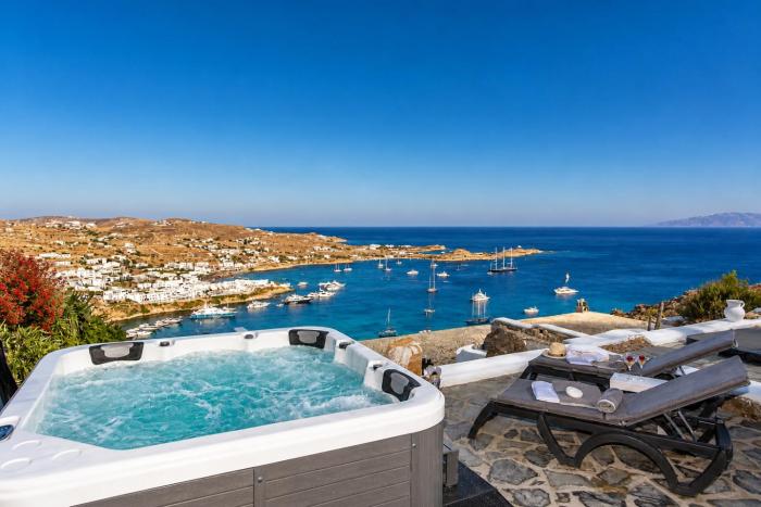 Mykonos Psarou Place with Private Jacuzzi