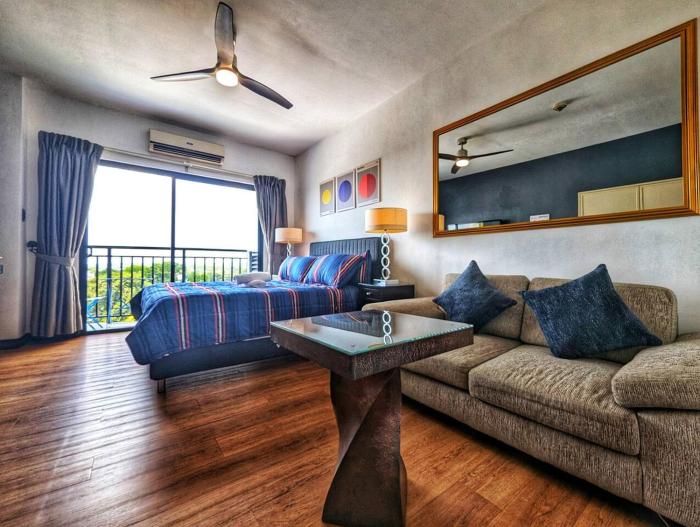 Modern Studio w Pool Near Clark