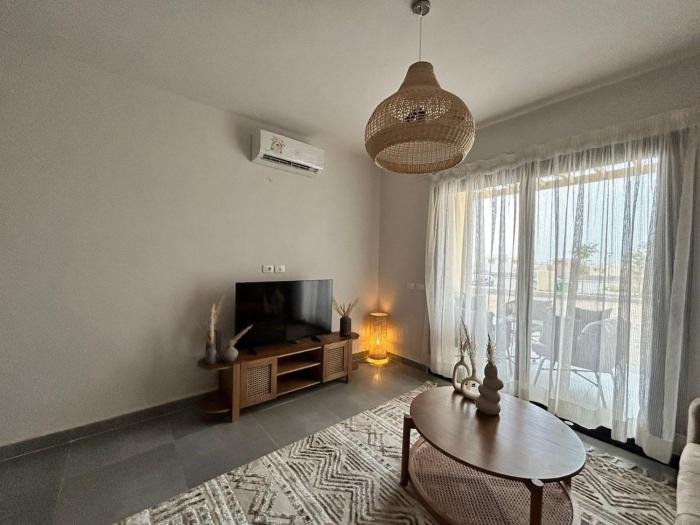 Cozy 2BR Chalet with a Garden in Makadi Heights
