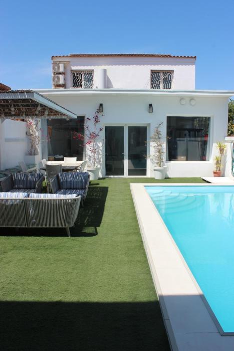 Huge modern home with pool in Valencia city center