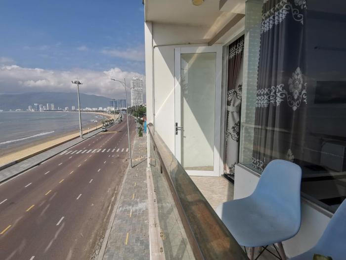 Hotel Vi-vu nhìn ra biển
