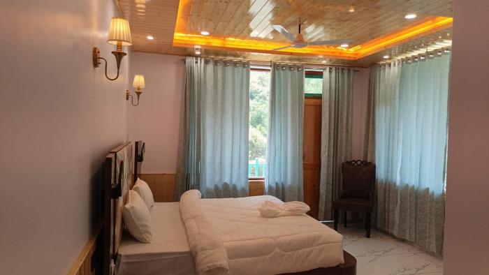 Tirthan lalit inn
