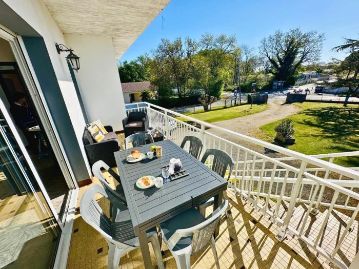 Soleil Levant - Grand appartement familial climatisé, terrasse & BBQ