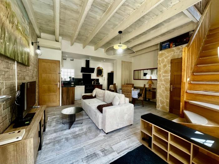 Maison dans les remparts dAigues-Mortes