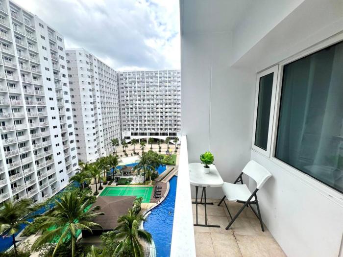 Staycation Pasay near Airport & Mall of Asia 1006