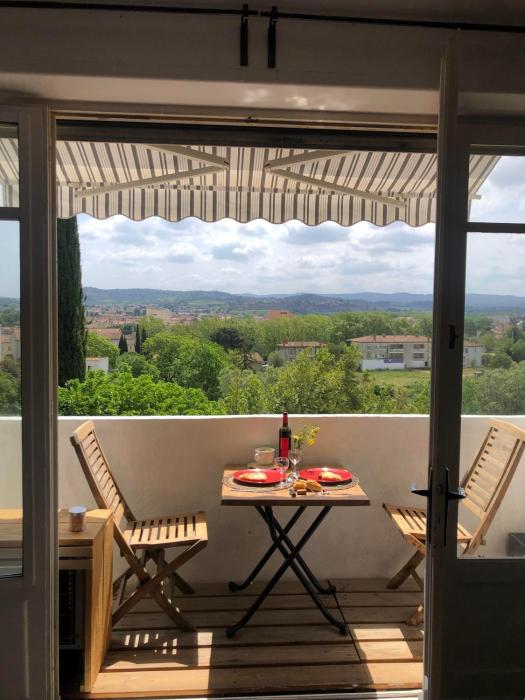 Un balcon sur la Cité médiévale, appartement deux chambres, calme et lumineux
