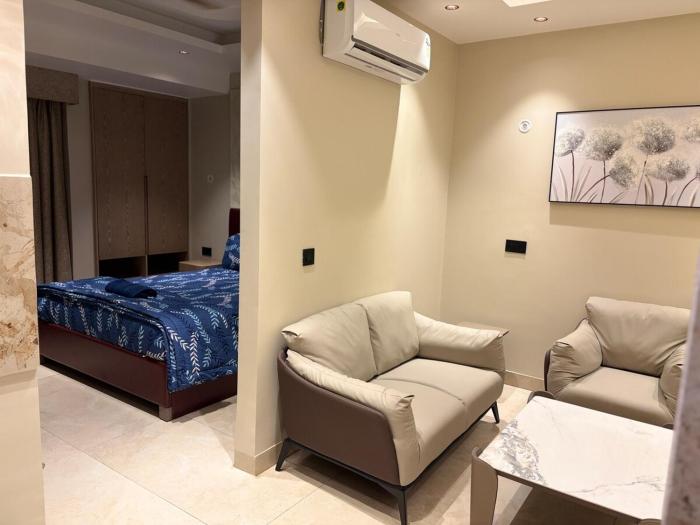 Private Luxurious & Cozy Studio by Aura Stays