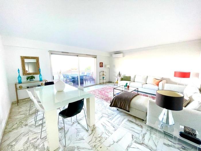 Stunning Sea view 2 bedroom in Nice