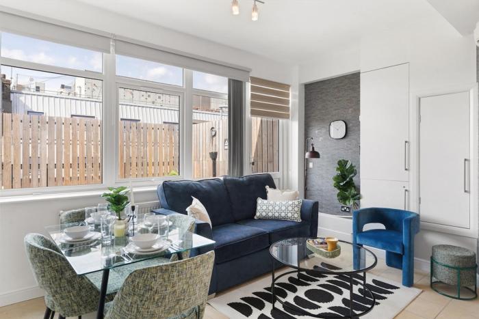 Elegant City Stay 2BR with Ensuite & Dining Area