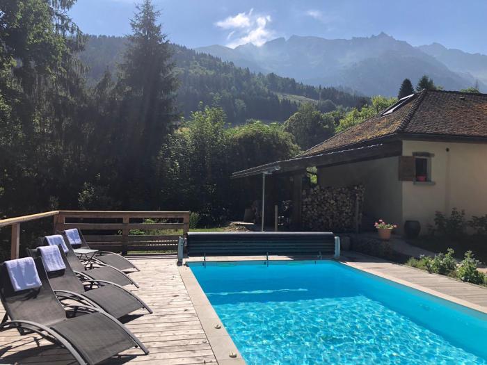 Gîtes du Grand Replomb, Le Préau, Piscine et Jacuzzi
