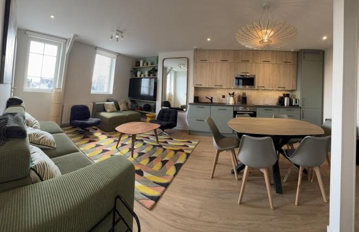 Beau duplex lumineux en plein centre-ville